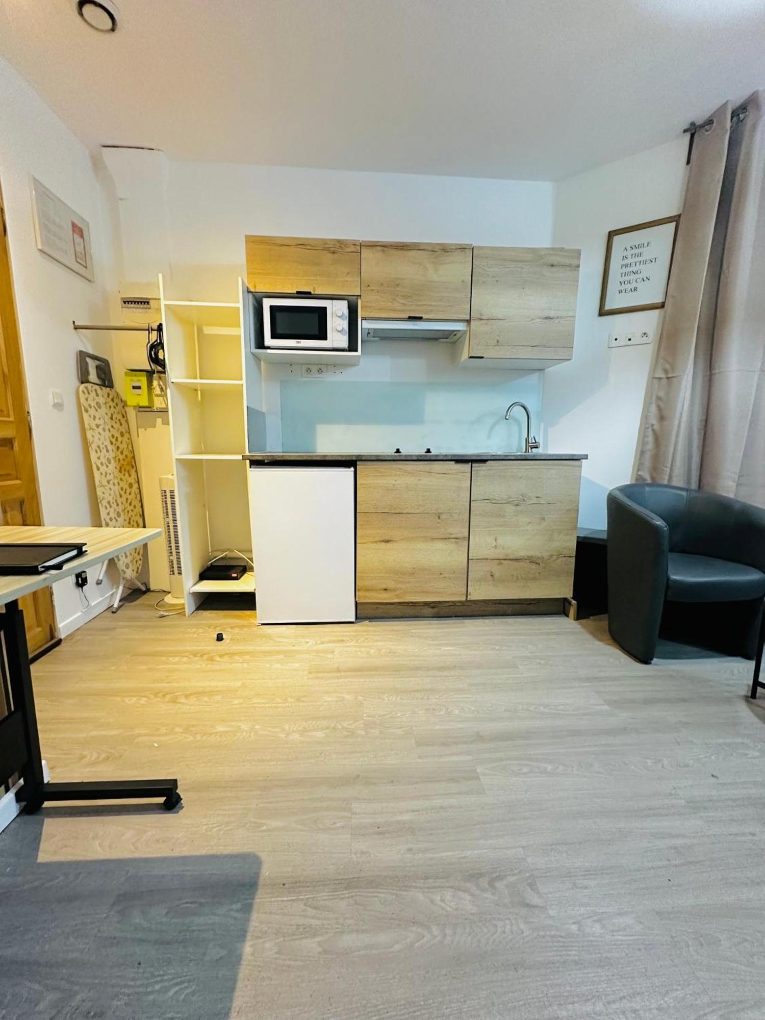 Btobed - Location Professionnelle - 2 Studios Confort - Proche Parc Des Expos Et Stade De France لو بورجيه المظهر الخارجي الصورة