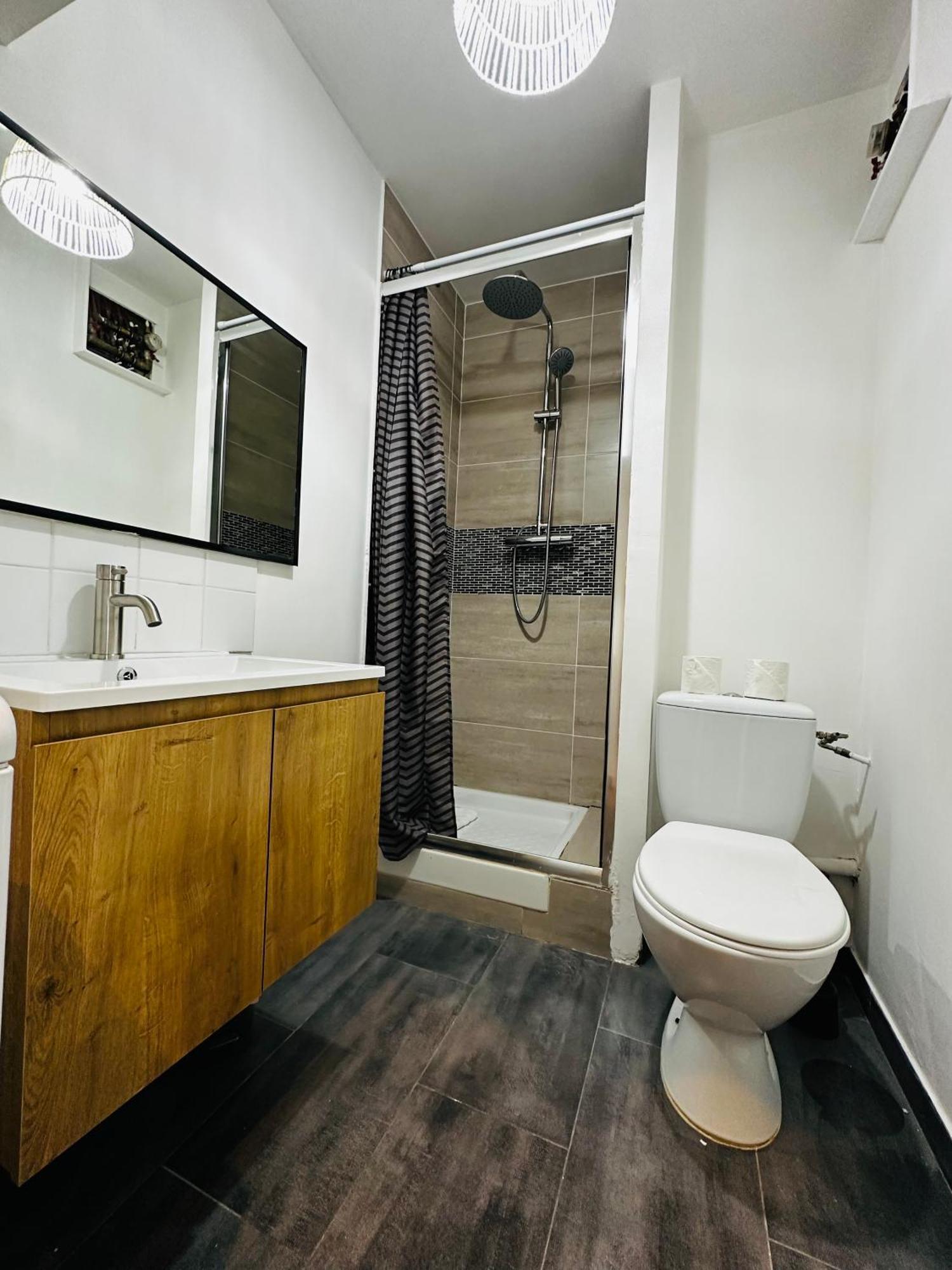 Btobed - Location Professionnelle - 2 Studios Confort - Proche Parc Des Expos Et Stade De France لو بورجيه المظهر الخارجي الصورة