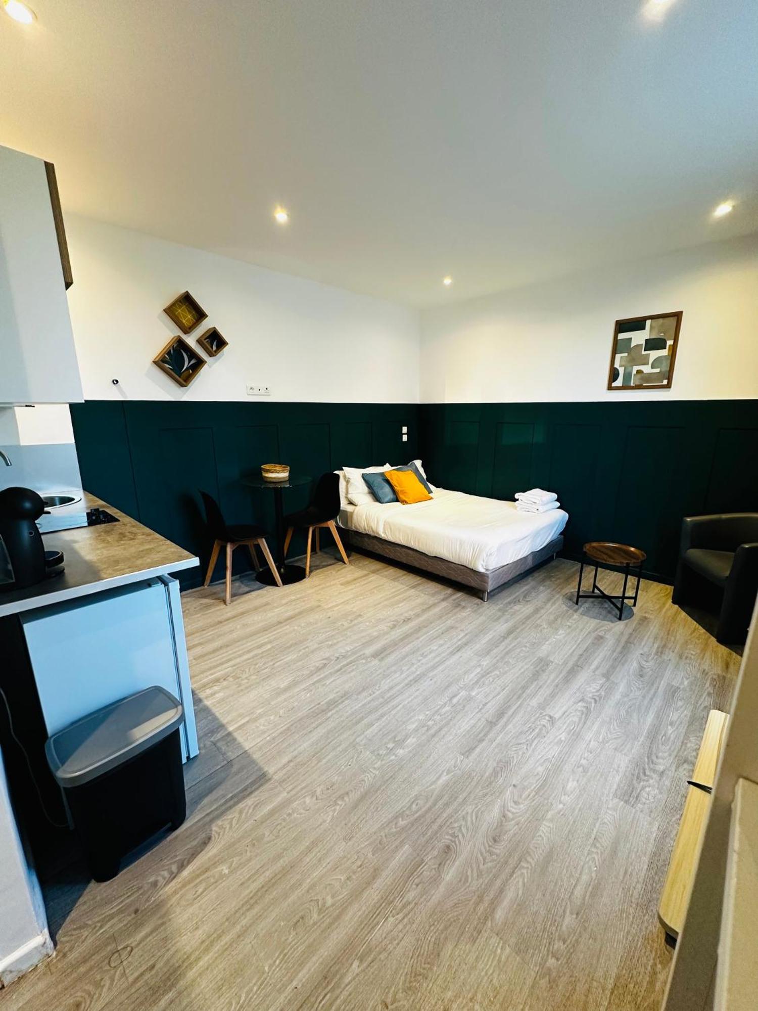 Btobed - Location Professionnelle - 2 Studios Confort - Proche Parc Des Expos Et Stade De France لو بورجيه المظهر الخارجي الصورة