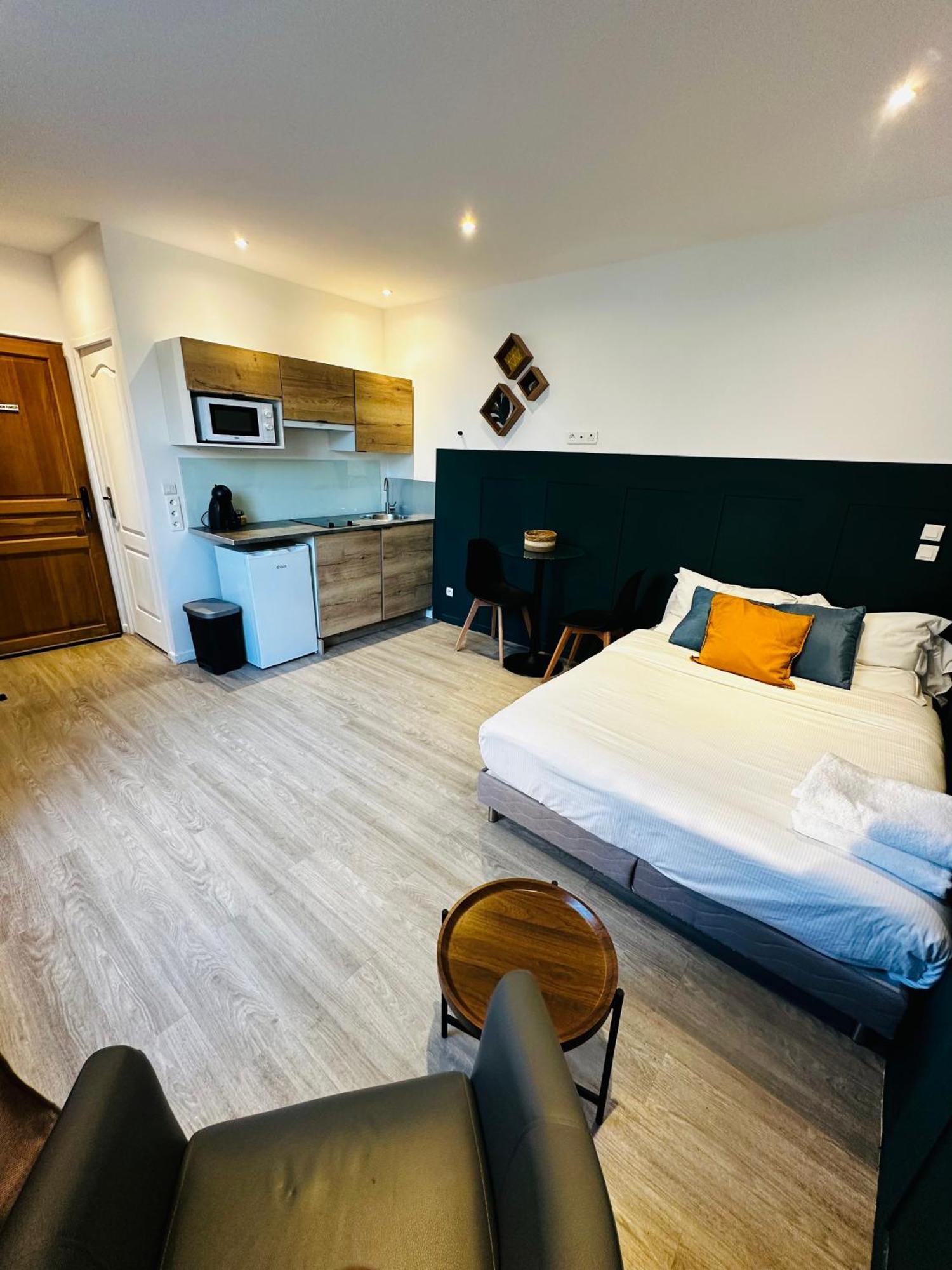 Btobed - Location Professionnelle - 2 Studios Confort - Proche Parc Des Expos Et Stade De France لو بورجيه المظهر الخارجي الصورة